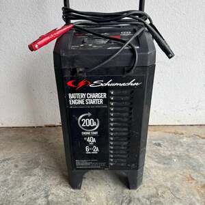 Schumacher SC1309 Automatic 200 Amp 6V/12V Battery Charger/Jump Starter